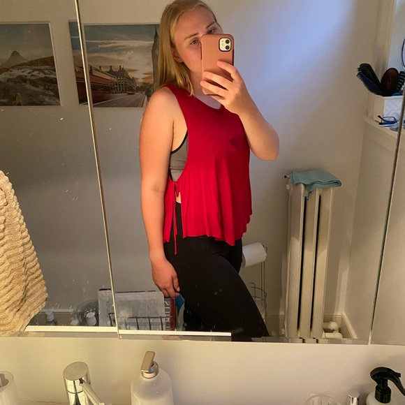 Aritzia Wilfred Free red tank - Picture 3 of 4